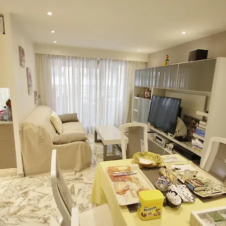 לינה וארוחת בוקר Le France Centre 5*